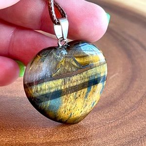 Blue and brown tiger eye heart stone necklace. great flash !!